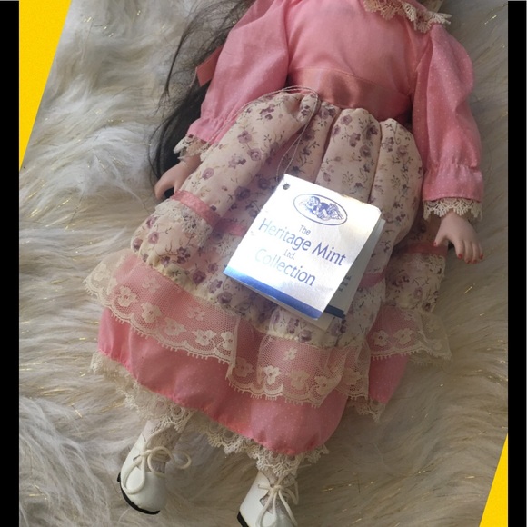 VINTAGE DOLL - Picture 6 of 6